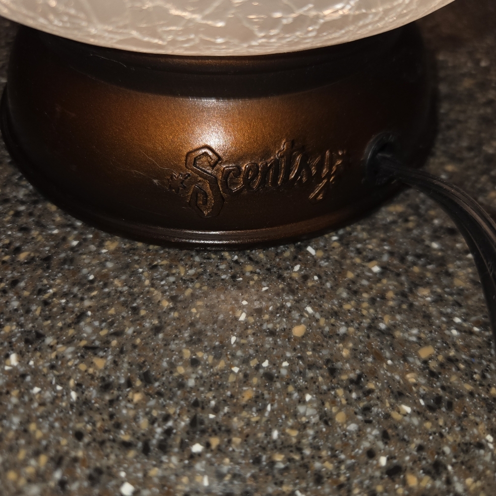 Scentsy Lampshade White Crackle Tulip Shade + Base Wax Warmer White Bronze - Picture 7 of 9